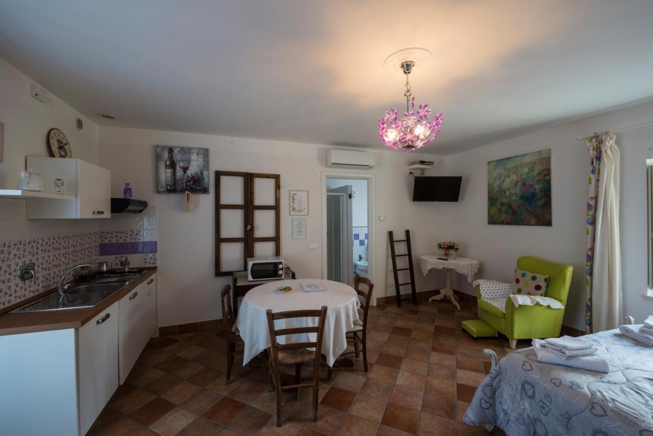 ונאריה ריאלה Residence La Pera Bugiarda מראה חיצוני תמונה
